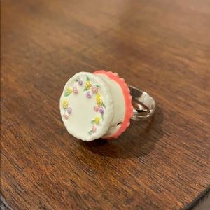 Porcelain cake ring